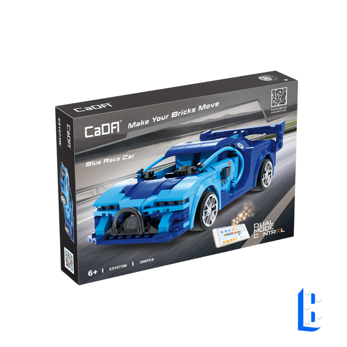 La voiture de course bleue RC échelle 1:20