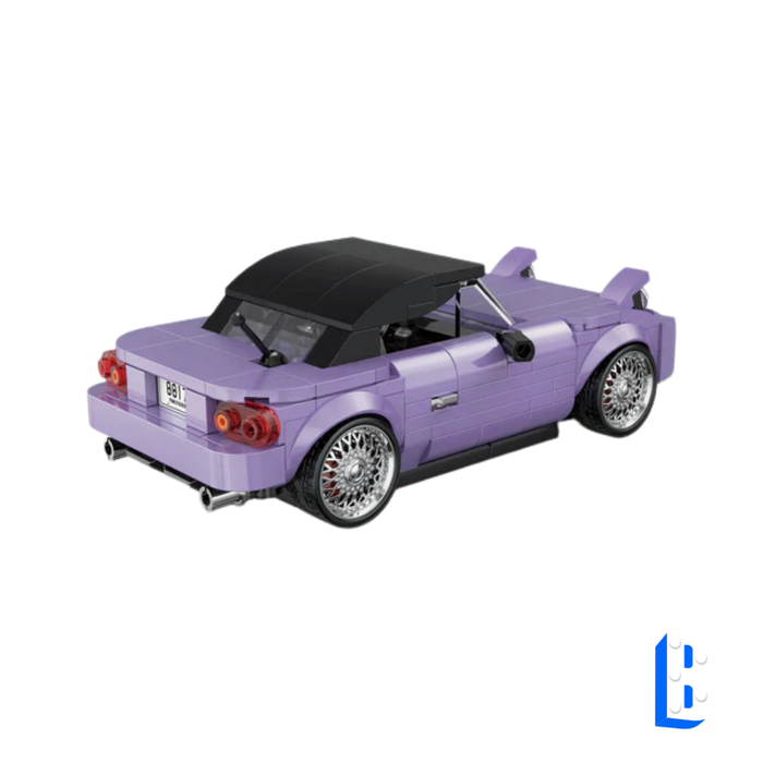 La voiture de sport violette (vitrine inclus)